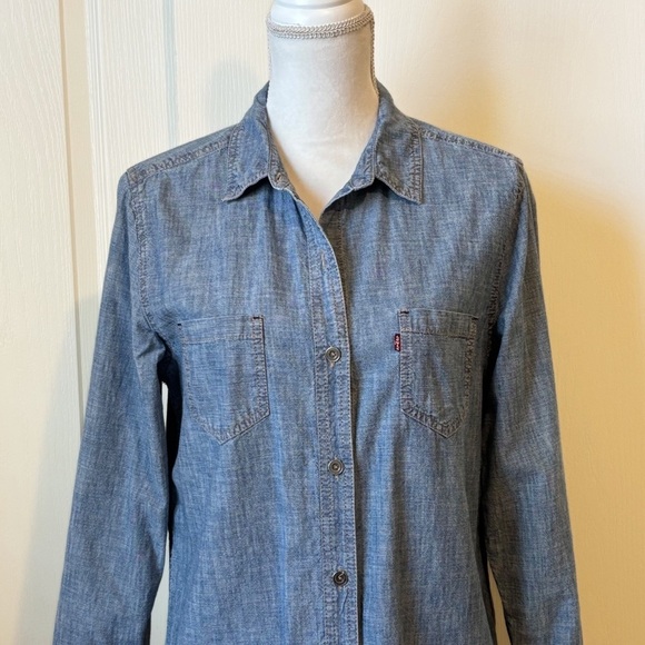 Levi's Women's Chambray 100% Cotton Denim Button Down Shirt Medium - Picture 2 of 10